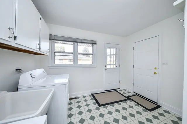 $385,000 | 111 South Lorraine Road, Wheaton, IL 60187