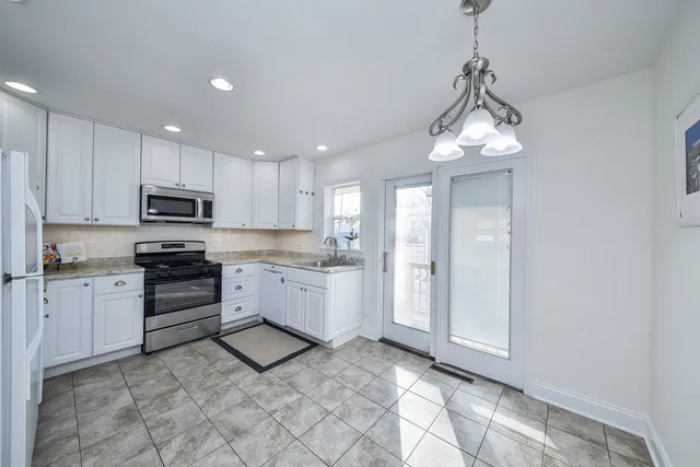 $385,000 | 111 South Lorraine Road, Wheaton, IL 60187