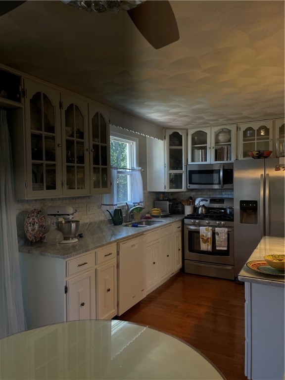 14 Greenview Road Cranston, RI 02920 - Photo 10 of 42 Gallery Image 10