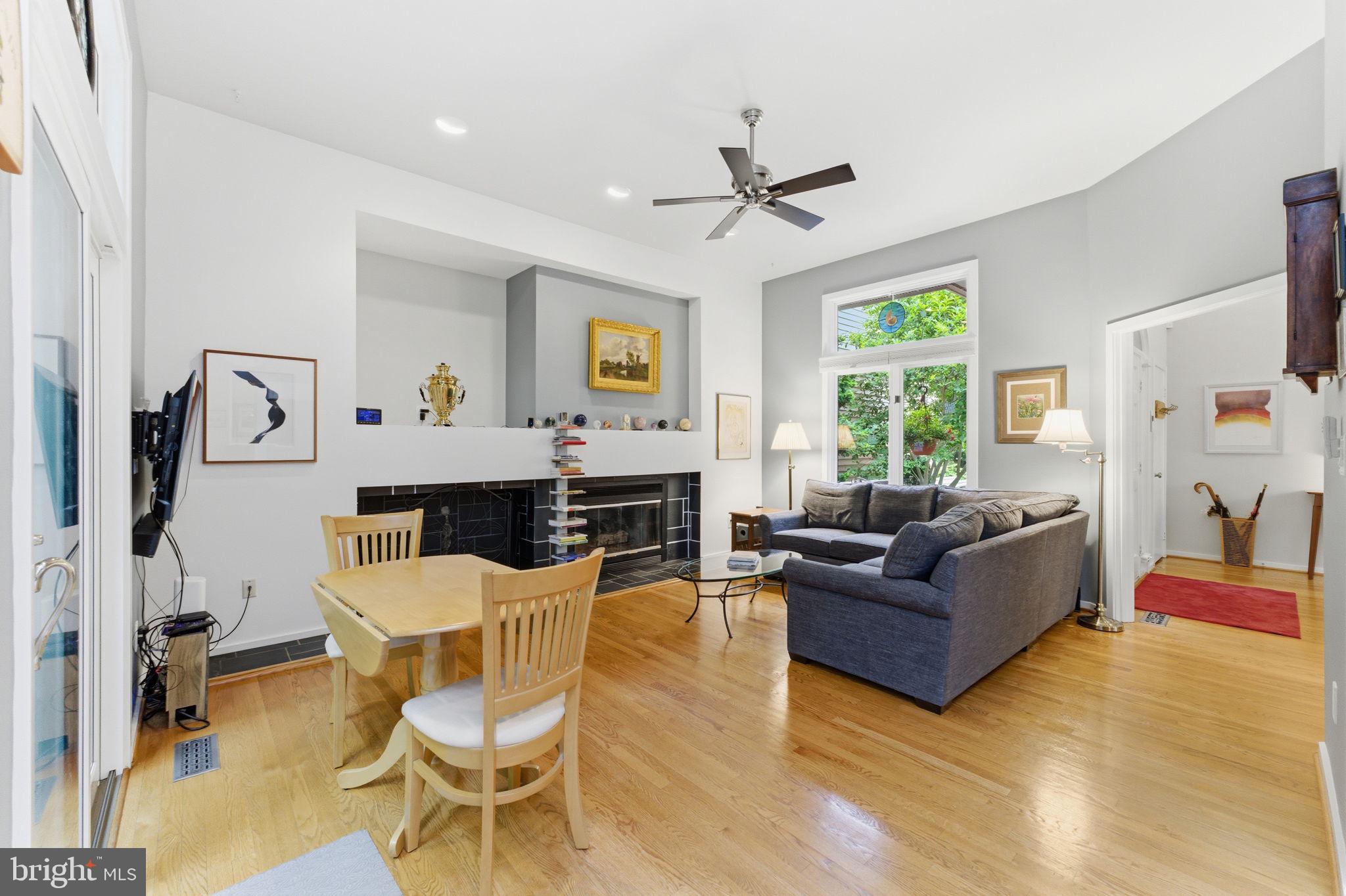 1608 Woodstock Lane Reston, VA 20194 - Photo 6 of 76