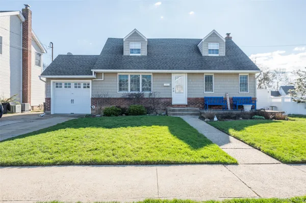 $799,000 | 2941 Harvey Avenue, Oceanside, NY 11572