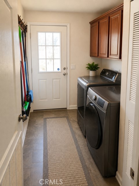 28820 Memory Winchester, CA 92596 - Photo 6 of 18 a utility room with a sink a washer and dryer