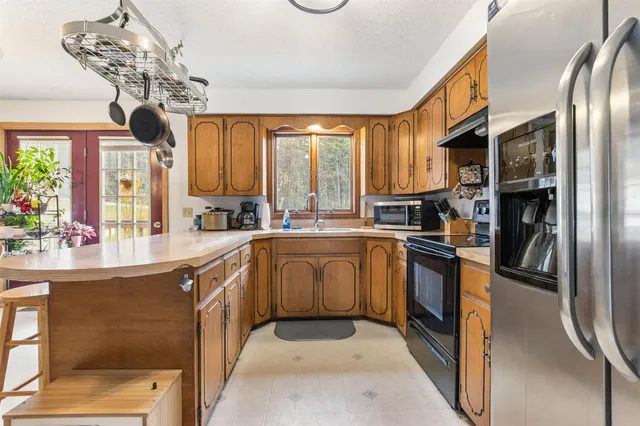 $399,990 | 2016 Hinman Settler Road, Newport, VT 05855