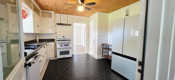 $2,300 | 8548 Findlay Street, Houston, TX 77017