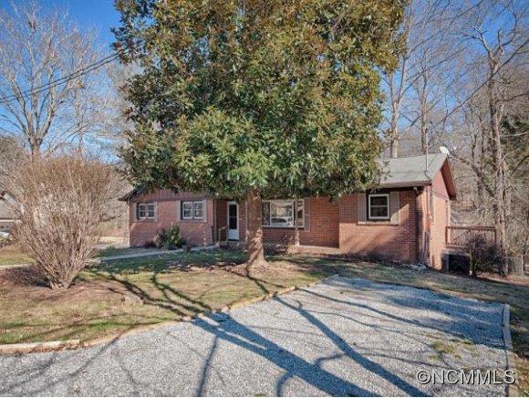 16 Oakbrook Road Fletcher, NC 28732 - Photo 2 of 24