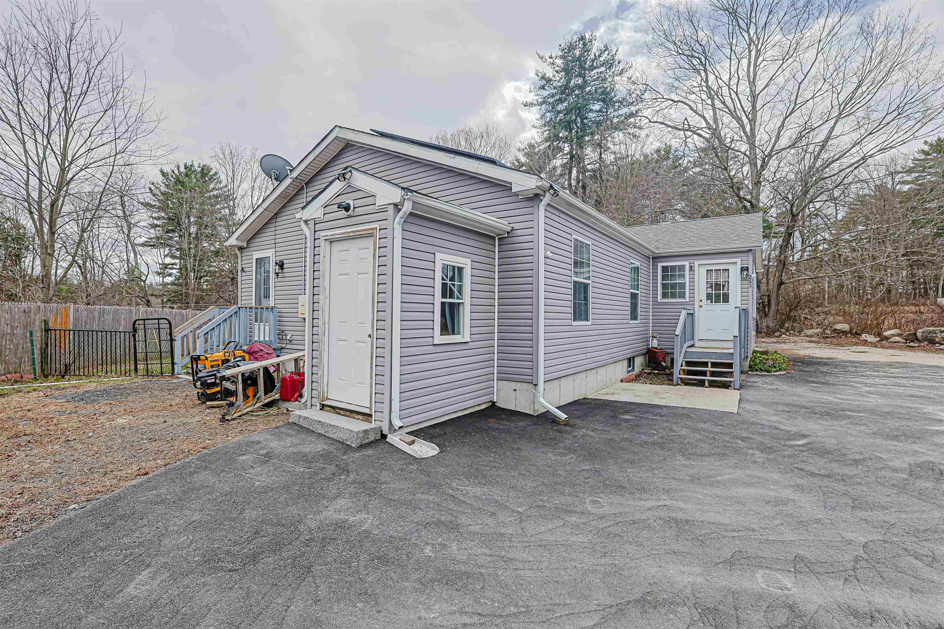 265 Lowell Street Rochester, NH 03867 - Photo 2 of 32