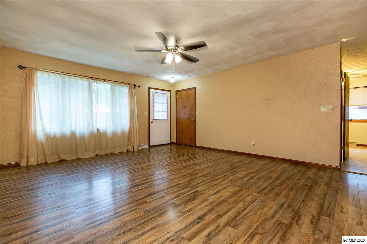 809 Southwest 4th Avenue Cascade, IA 52033 - Photo 6 of 41 Gallery Image 6