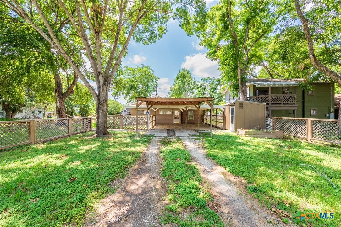 705 South Laurel Avenue Luling, TX 78648 - Photo 29 of 31