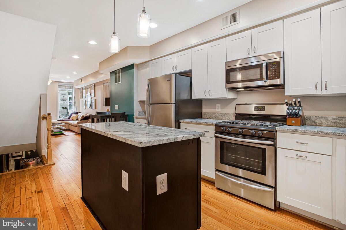 432 East Clement Street Baltimore, MD 21230 - Photo 14 of 39 Open and upgraded kitchen