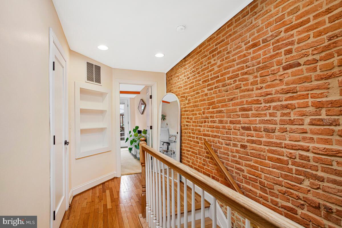 432 East Clement Street Baltimore, MD 21230 - Photo 21 of 39 Upstairs hallway