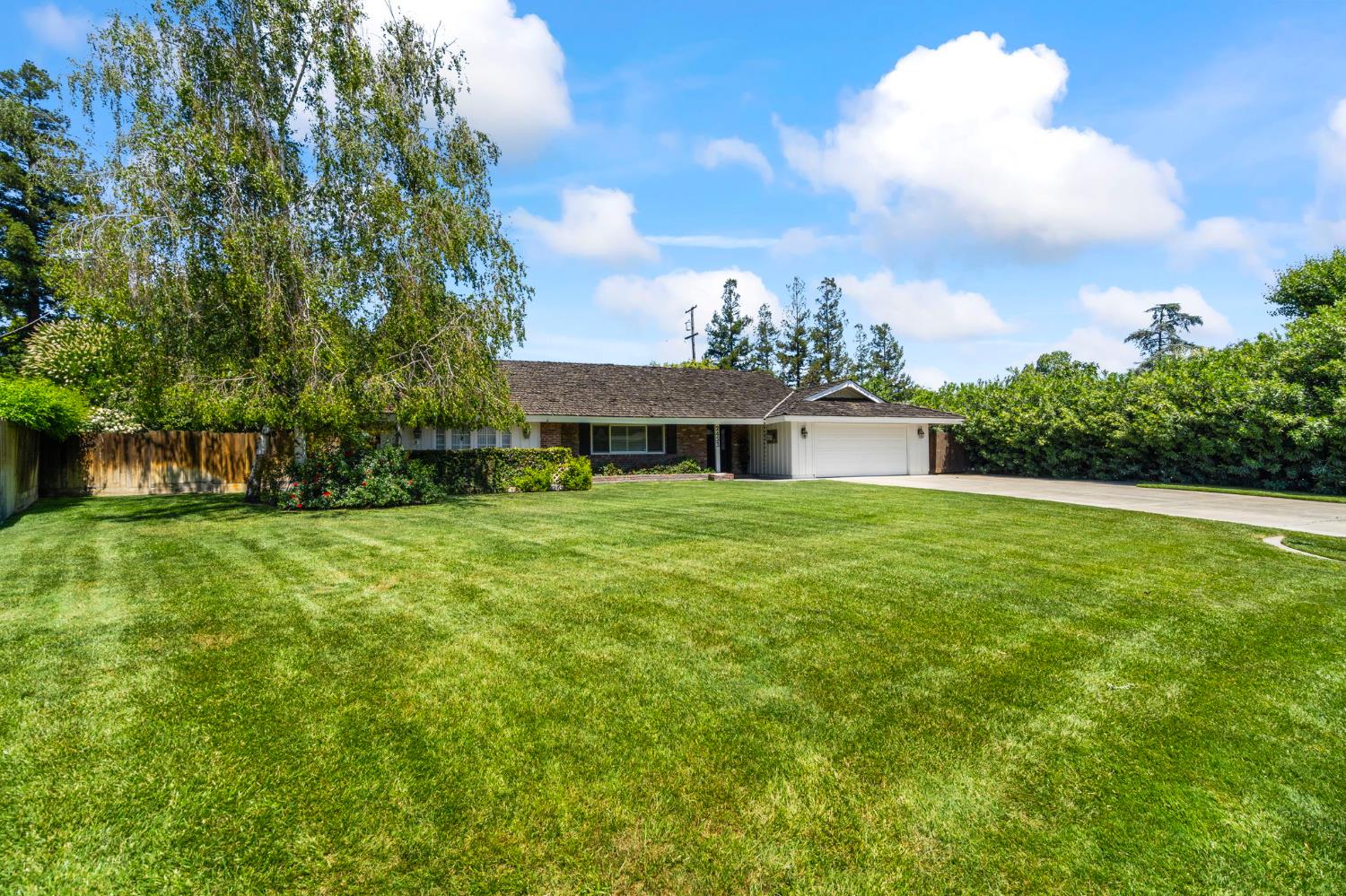 2433 Broadridge Way Stockton, CA 95209 - Photo 5 of 67 a front view of house with yard and trees