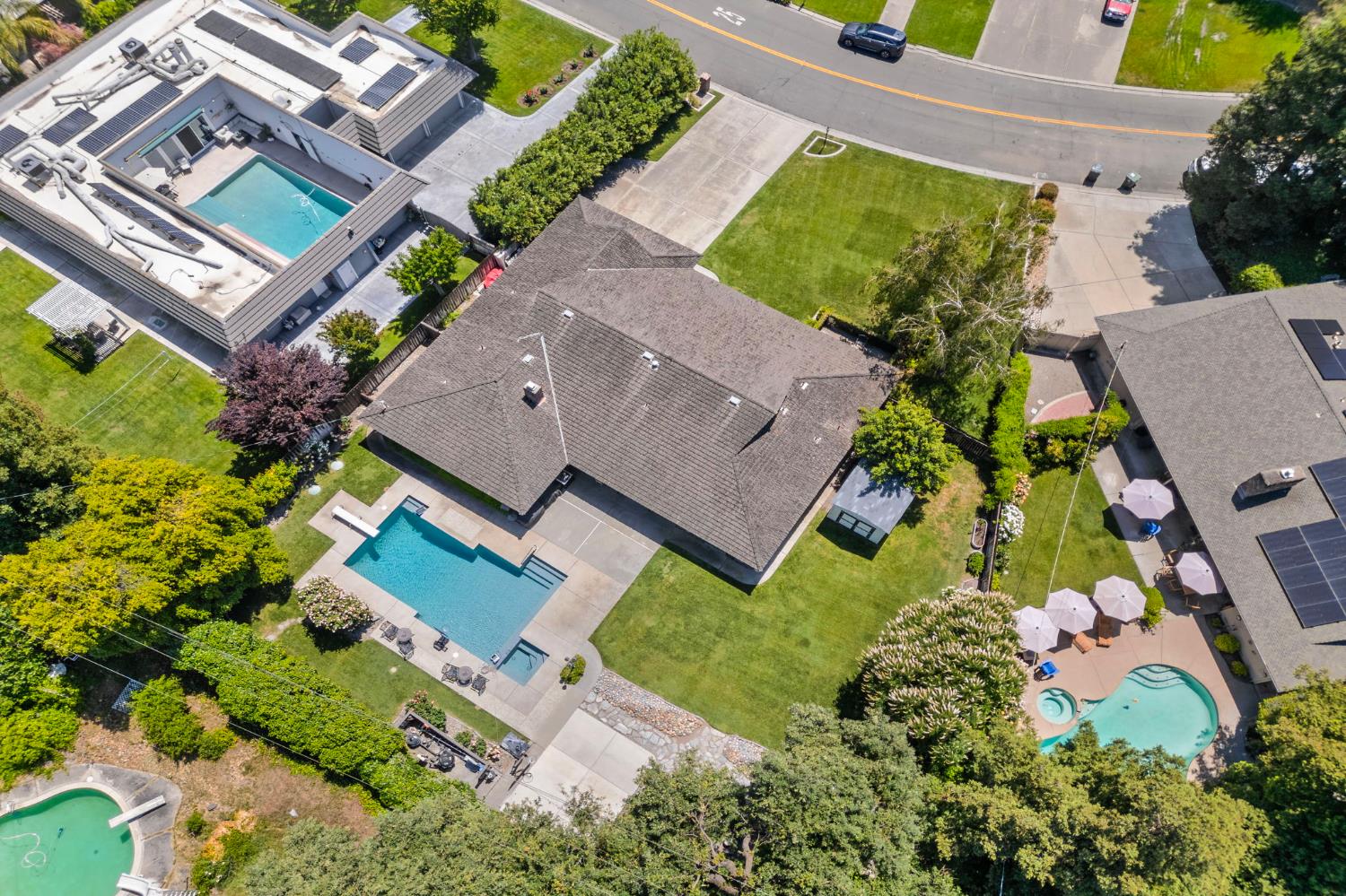 2433 Broadridge Way Stockton, CA 95209 - Photo 60 of 67 an aerial view of a house