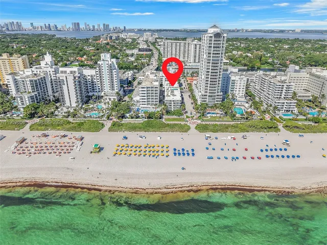 $3,000 | 4141 Collins Avenue, Unit 201, Miami Beach, FL 33140