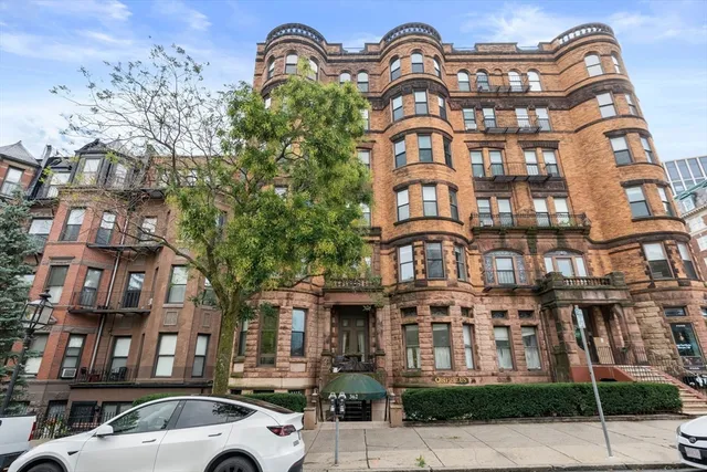 $685,000 | 362 Commonwealth Avenue, Unit 6D, Boston, MA 02115