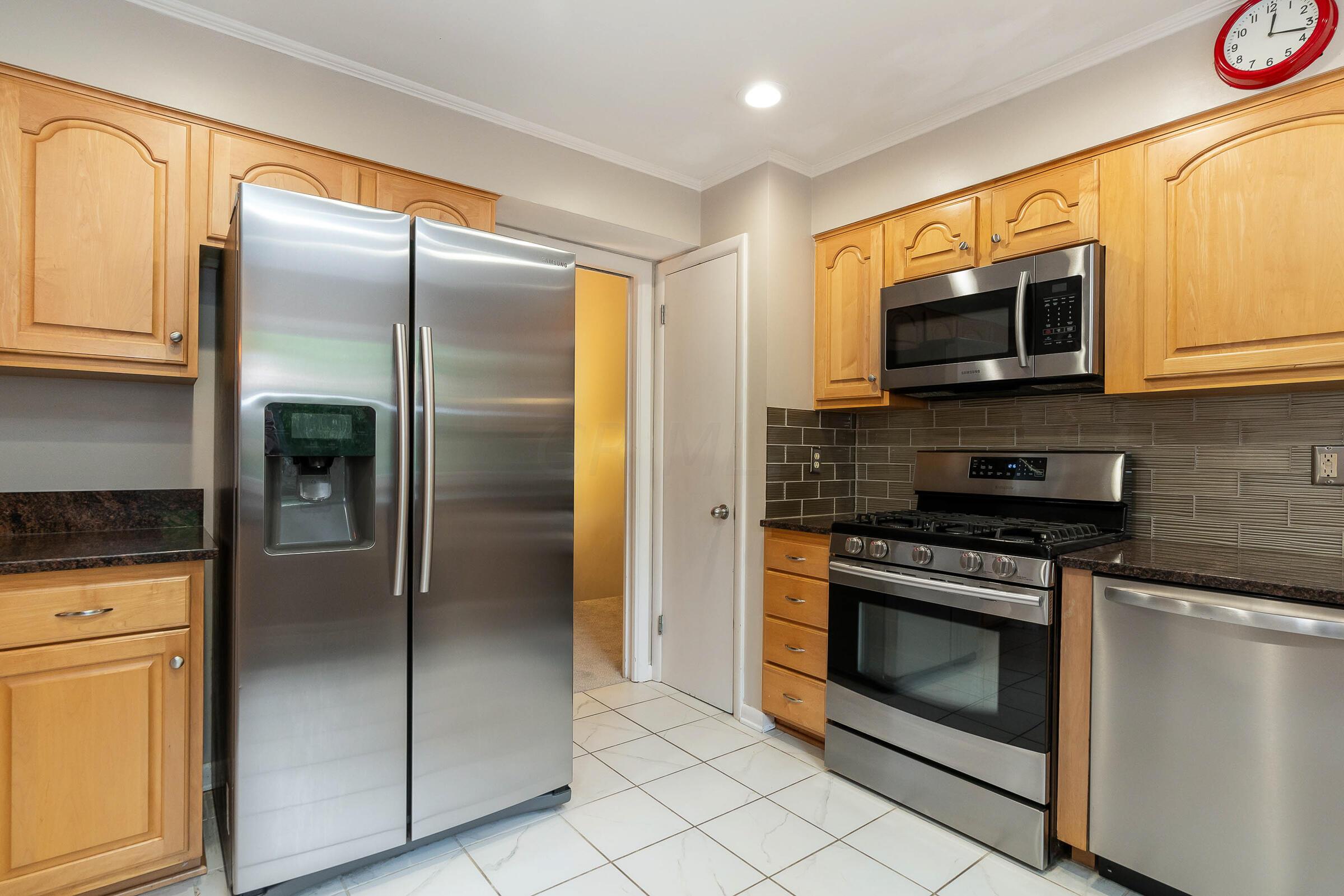 2654 Lane Road Columbus, OH 43220 - Photo 8 of 33 Kitchen