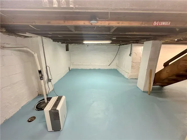 a view of a room with an empty space