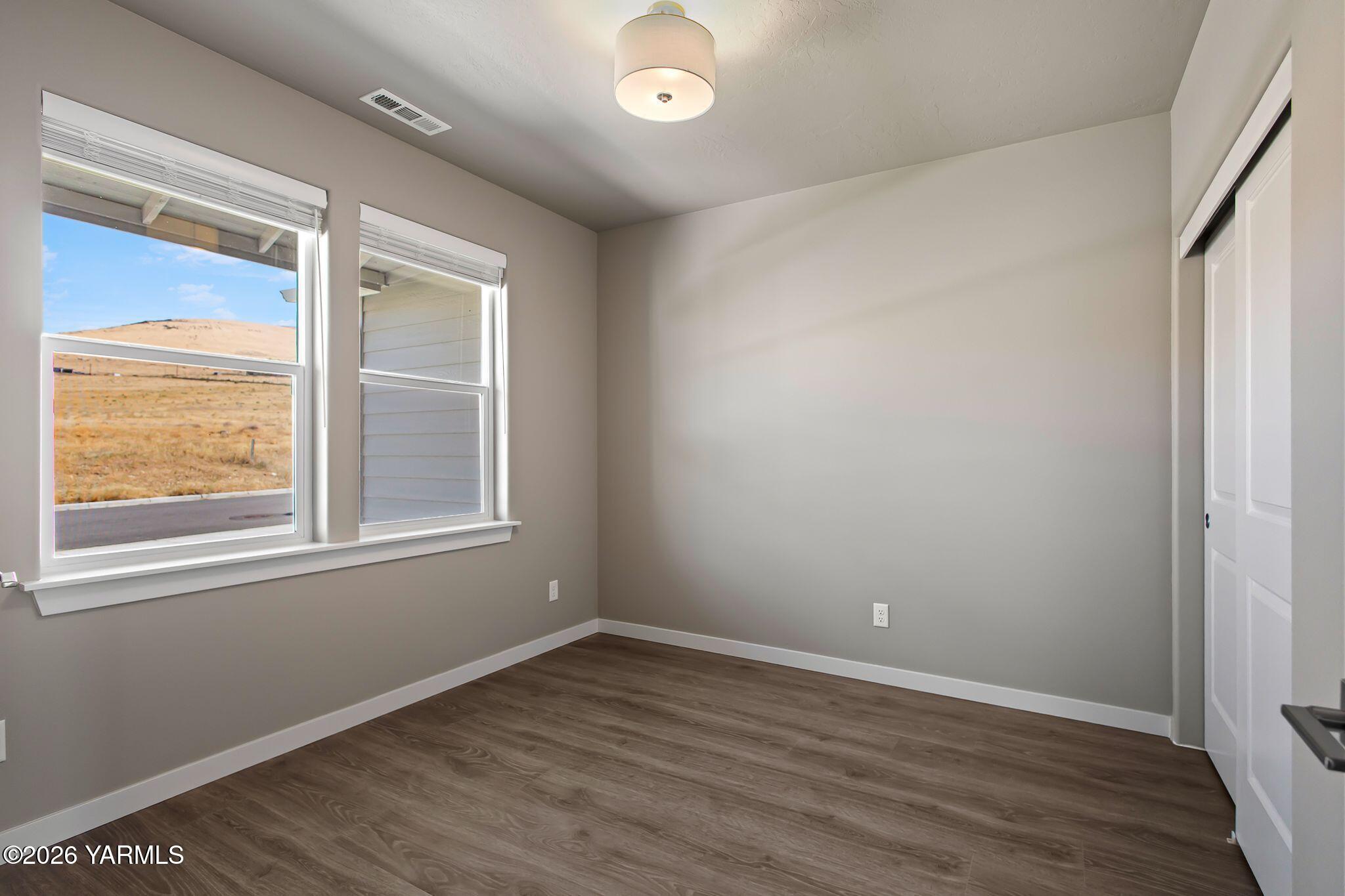 5406 Wildrye Loop Yakima, WA 98901 - Photo 11 of 33 Bedroom 2