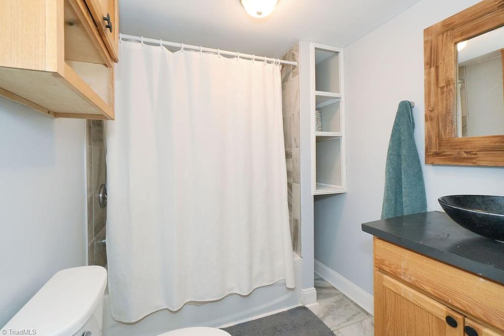 818 Candy Creek Road Reidsville, NC 27320 - Photo 11 of 22 2nd bathroom