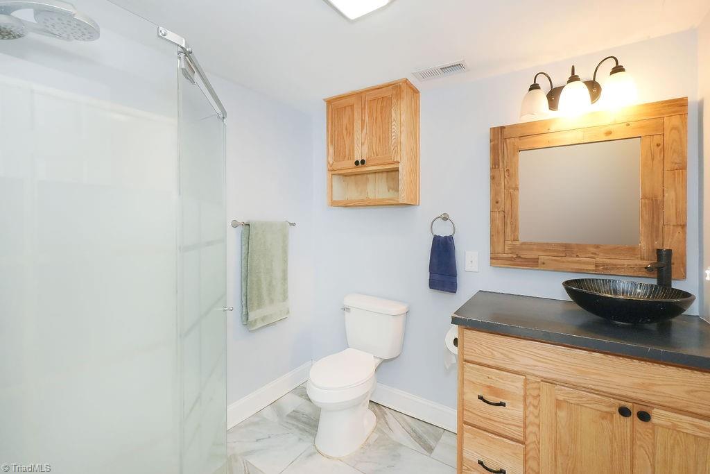 818 Candy Creek Road Reidsville, NC 27320 - Photo 8 of 22 Primary bathroom