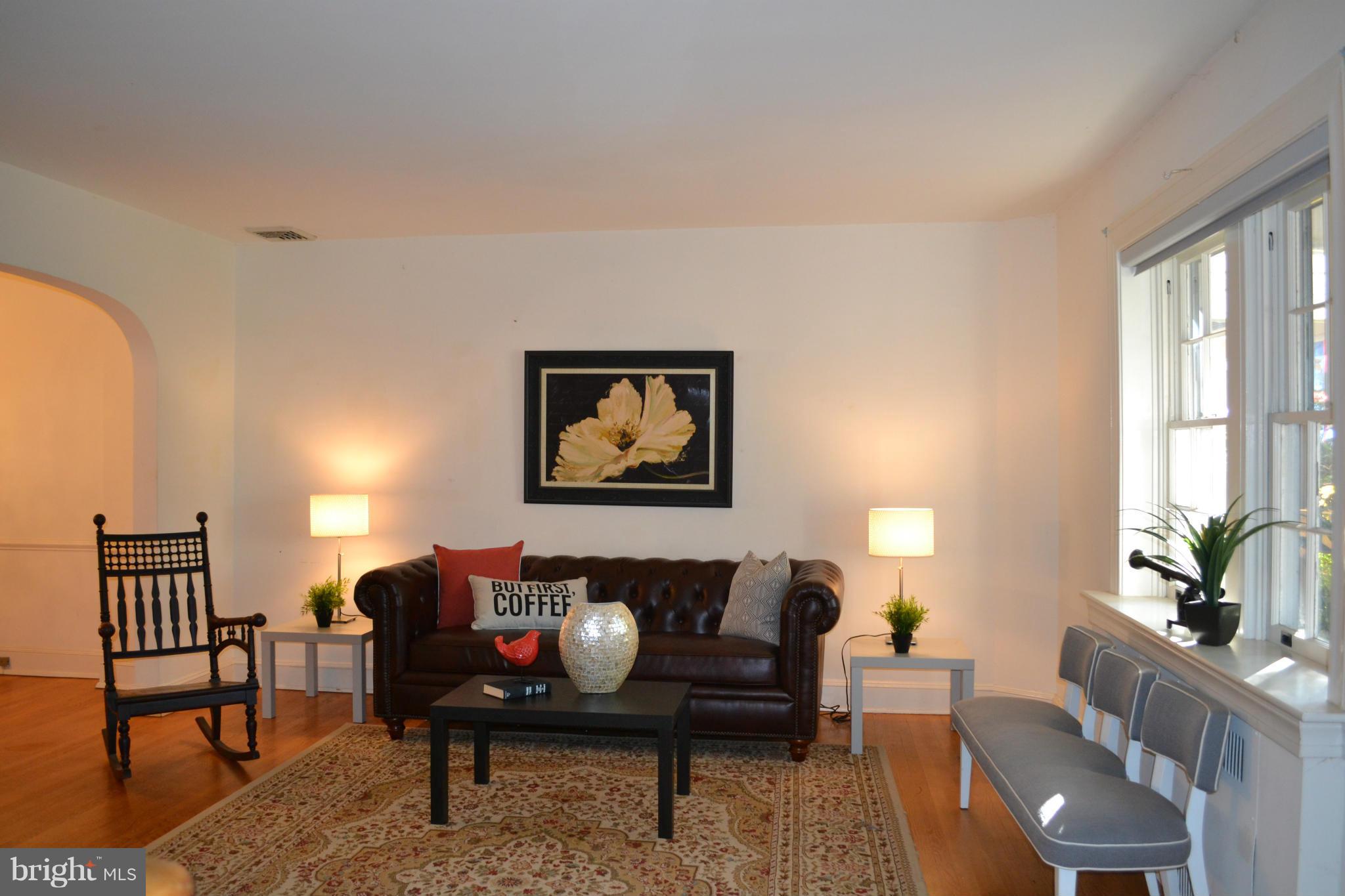 422 Hopkins Road Baltimore, MD 21212 - Photo 2 of 24 Living Room
