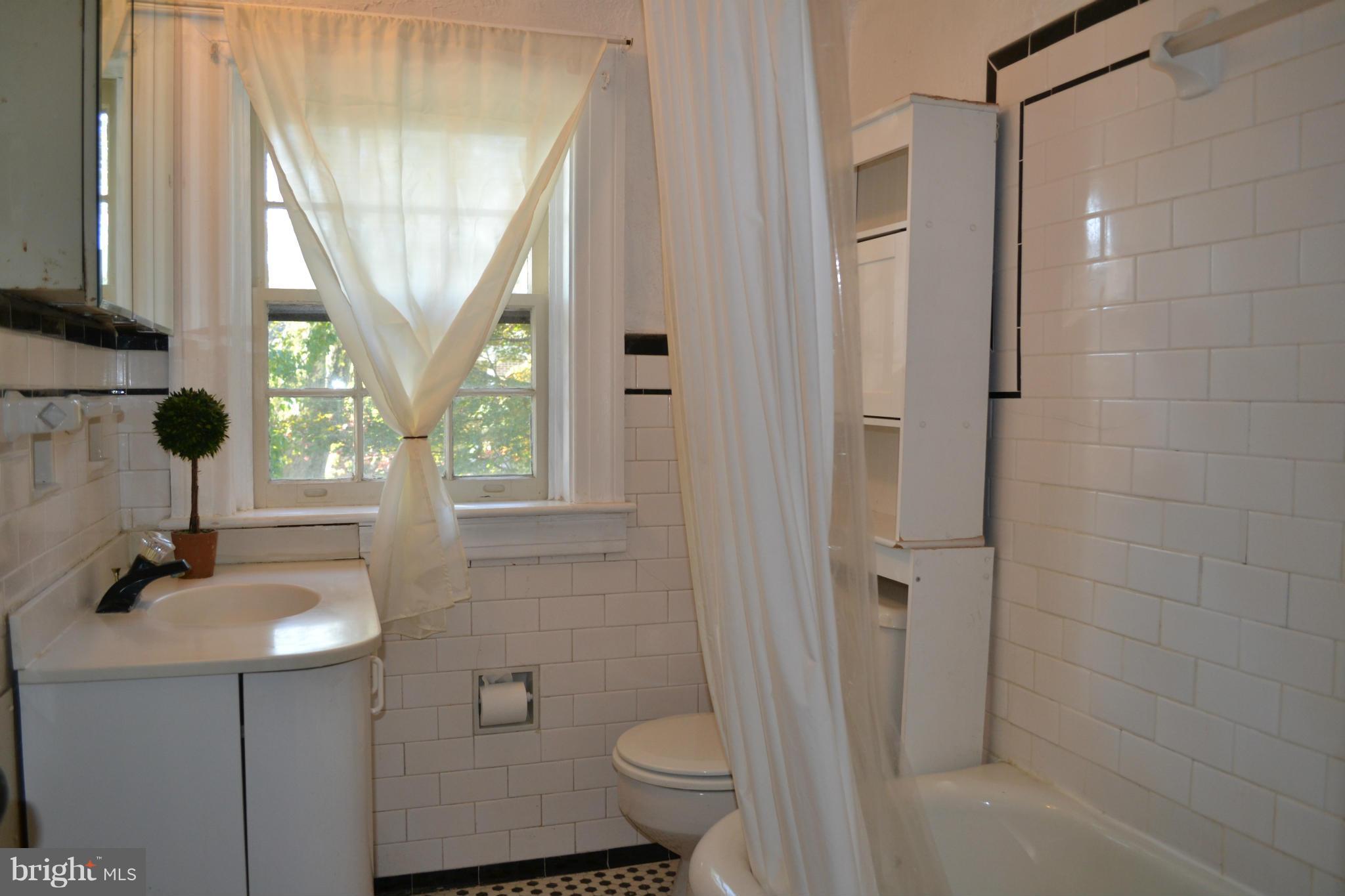 422 Hopkins Road Baltimore, MD 21212 - Photo 16 of 24 Bath