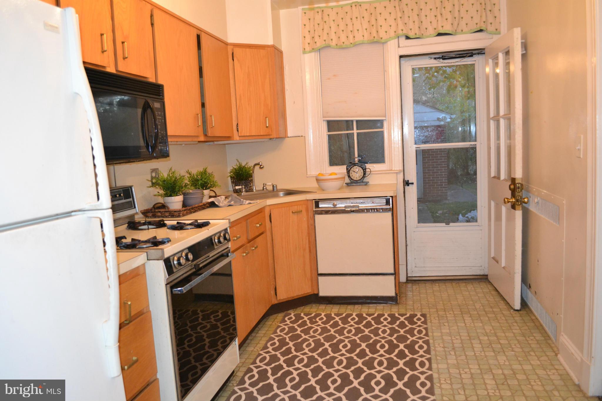 422 Hopkins Road Baltimore, MD 21212 - Photo 9 of 24 Kitchen