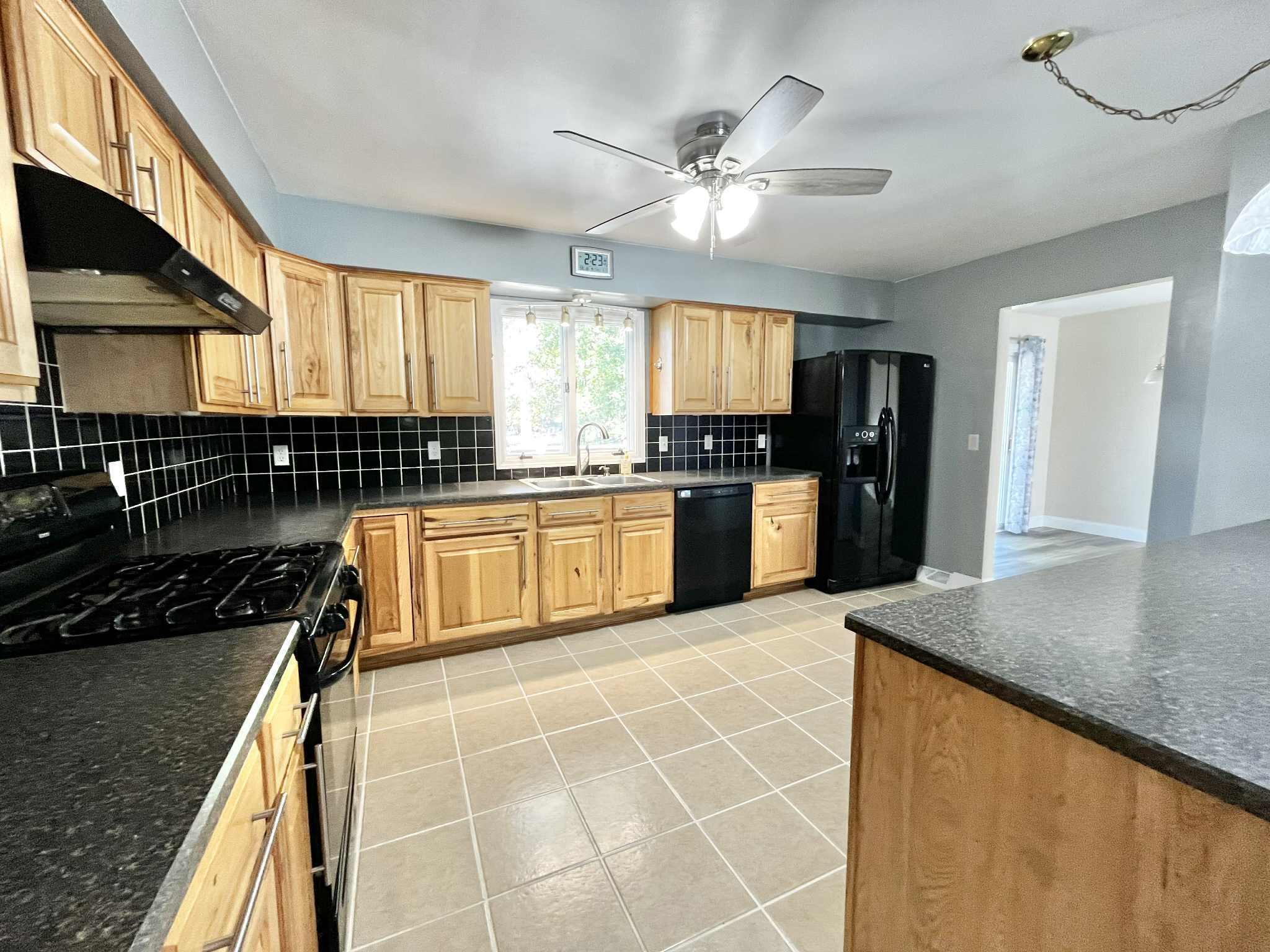 4228 Hall Road Muskegon, MI 49442 - Photo 3 of 39 7245ea6a-13aa-409c-91d2-c21fa6112bc0