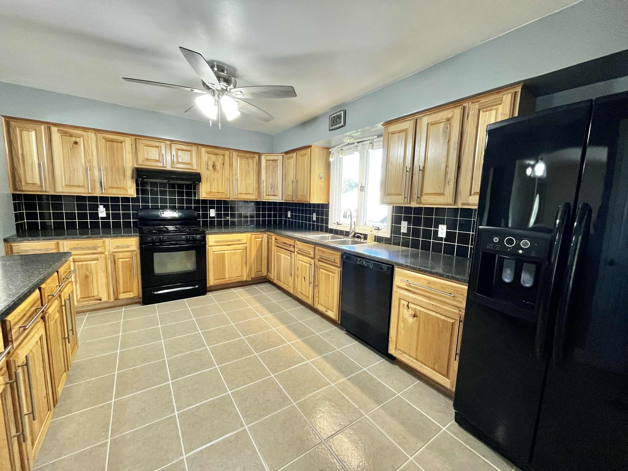 4228 Hall Road Muskegon, MI 49442 - Photo 4 of 39 0ef51e61-711d-4f7e-920d-6febfd3c8dea