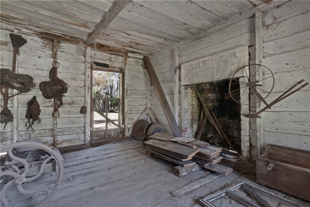 14009 Highway 99 Darien, GA 31305 - Photo 39 of 52 Inside Old Staff's Quarters