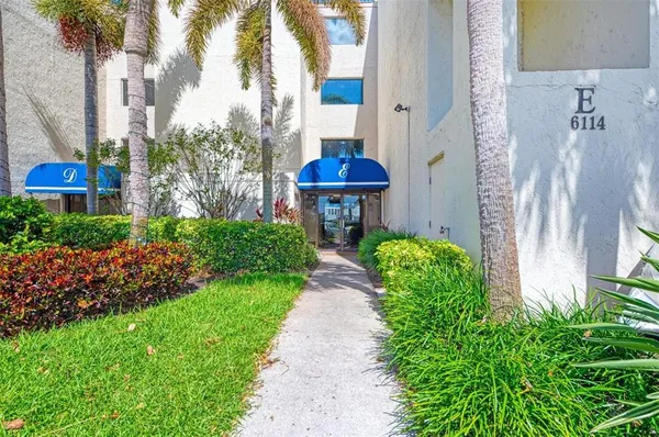 $2,000 | 6114 43rd Street West, Unit 407E, Bradenton, FL 34210