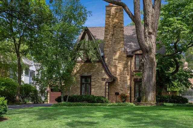 935 Valley Road Glencoe, IL 60022 - Photo 1 of 27