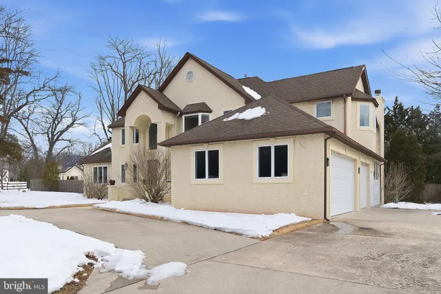 $900,000 | 20 Edelweiss Court, Voorhees, NJ 08043