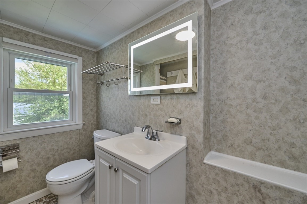 84 Redfield Road Wakefield, MA 01880 - Photo 27 of 37 Gallery Image 27