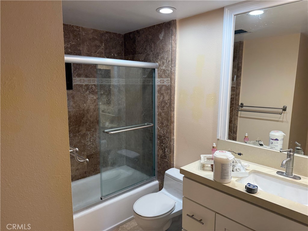 1 Oaktree Lane Rolling Hills Estates, CA 90274 - Photo 14 of 20 a bathroom with a sink toilet and shower