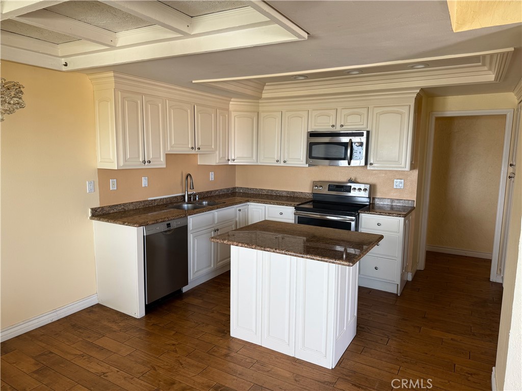 1 Oaktree Lane Rolling Hills Estates, CA 90274 - Photo 7 of 20 a kitchen with granite countertop a sink and a stove top oven