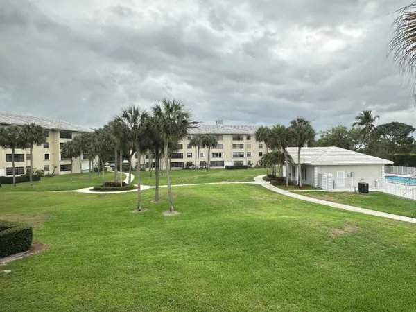 $1,950 | 3511 Village Boulevard, Unit 205, West Palm Beach, FL 33409