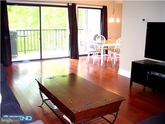 4 A Fairway Road Reading, PA 19607 - Photo 6 of 12 Living Room