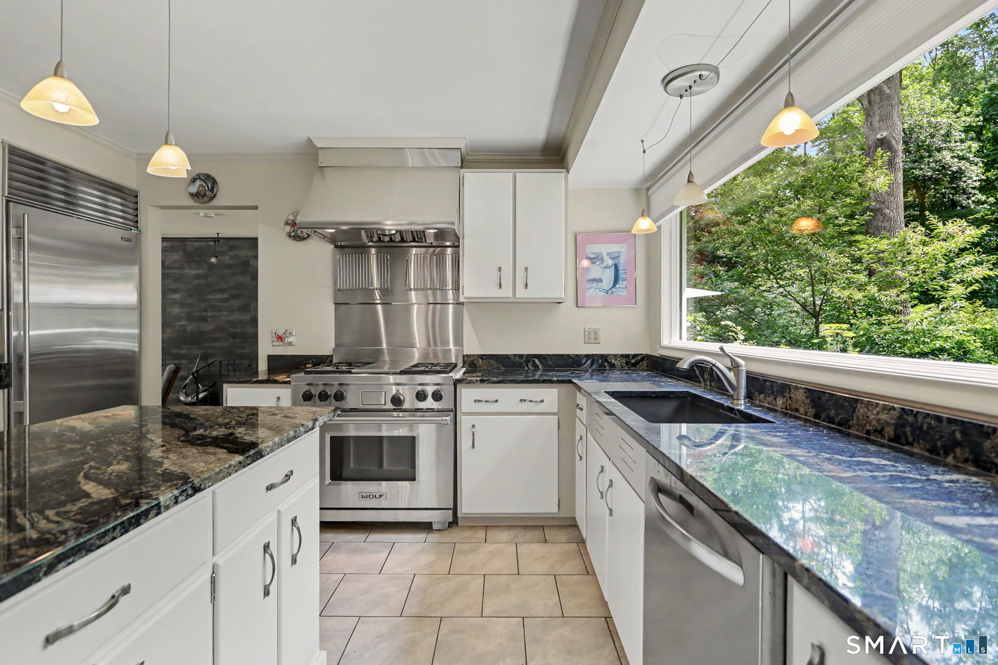 215 Hillfield Road Hamden, CT 06518 - Photo 10 of 36