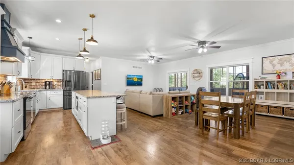 $489,000 | 21 Winston Lane, Kaiser, MO 65047