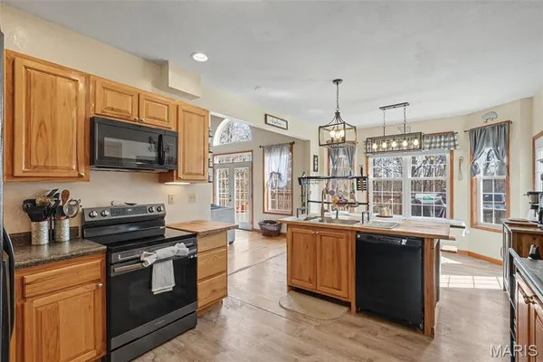 $575,000 | 27669 Jackson Court, Warrenton, MO 63383