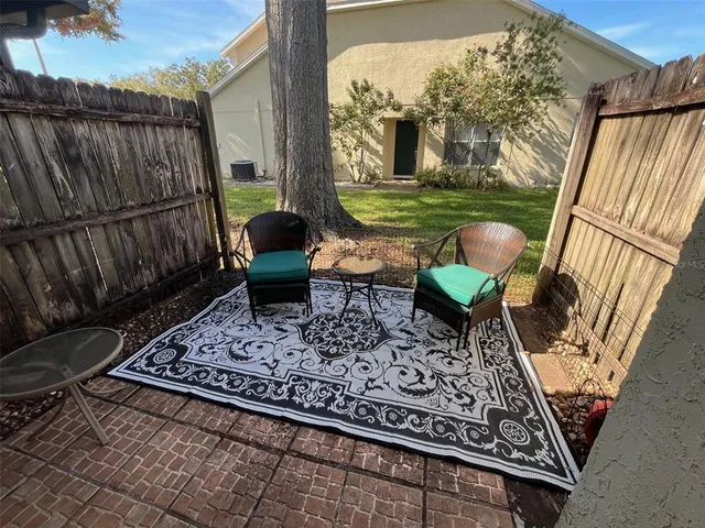 a chairs and table in a backyard