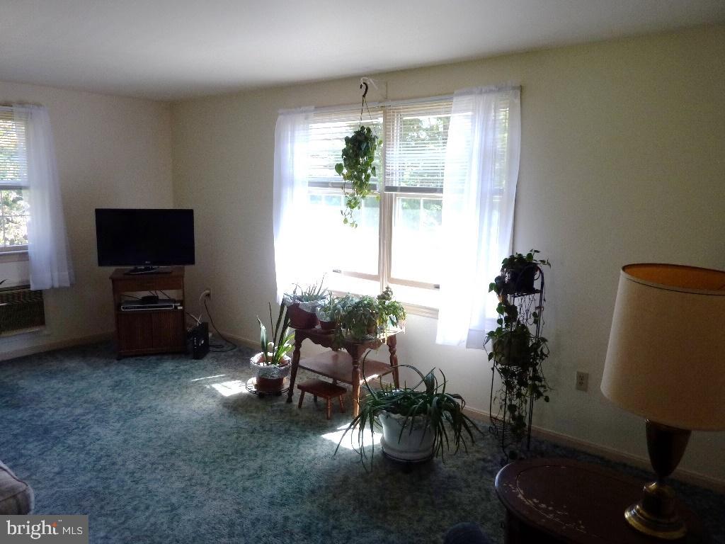 717 Kenton Road Lancaster, PA 17601 - Photo 4 of 24 Gallery Image 4