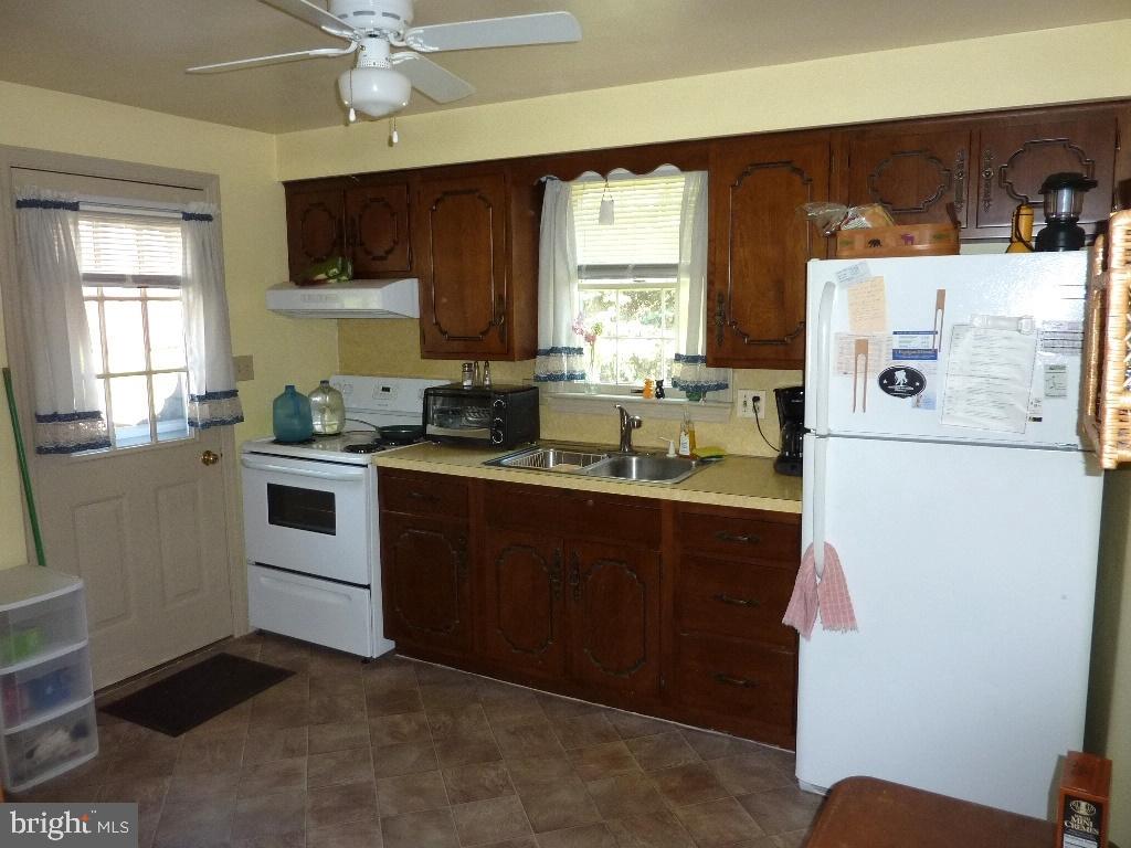 717 Kenton Road Lancaster, PA 17601 - Photo 7 of 24 Gallery Image 7