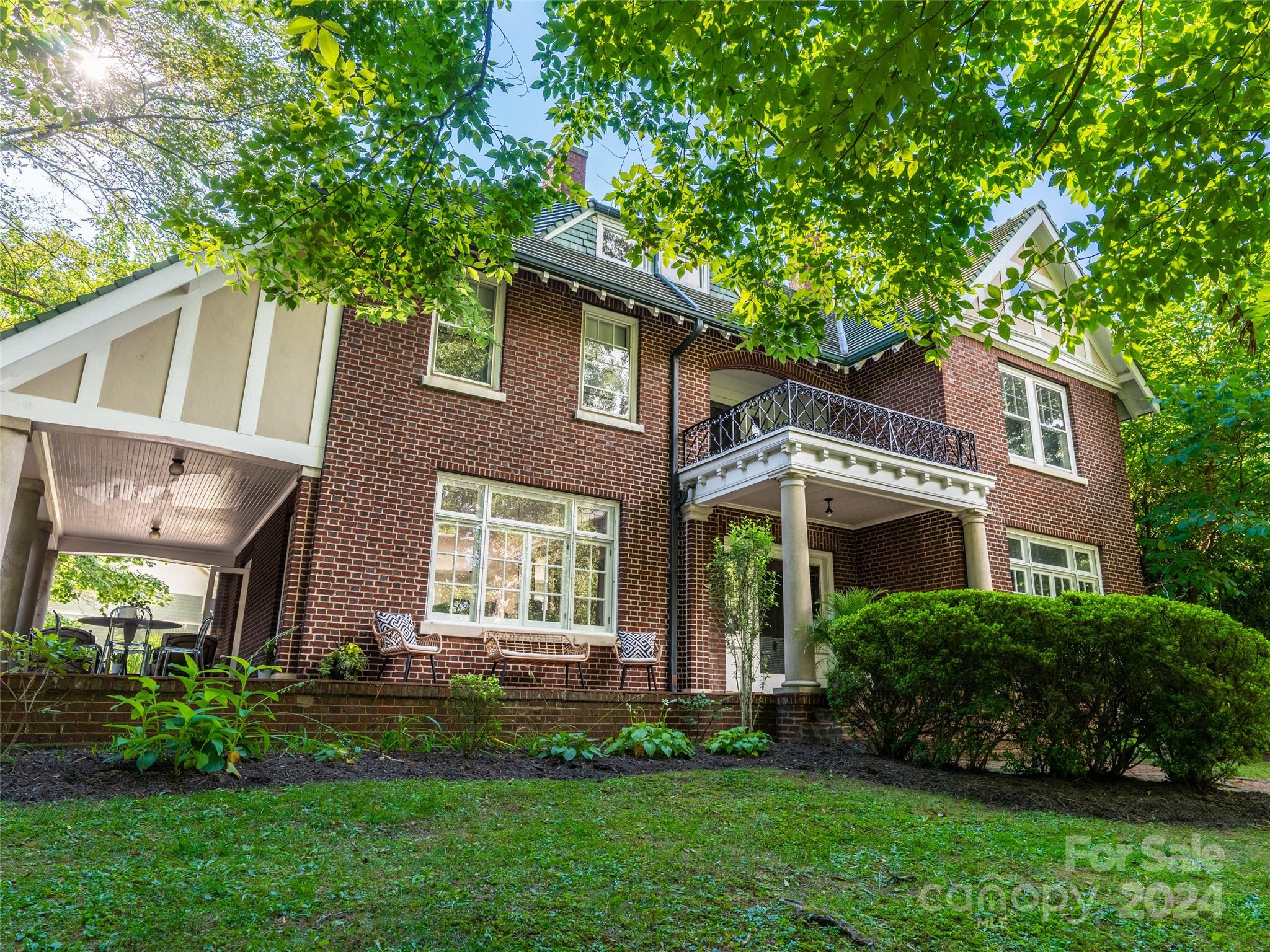 85 Saint Dunstans Road Asheville, NC 28803 - Photo 2 of 48 Gallery Image 2