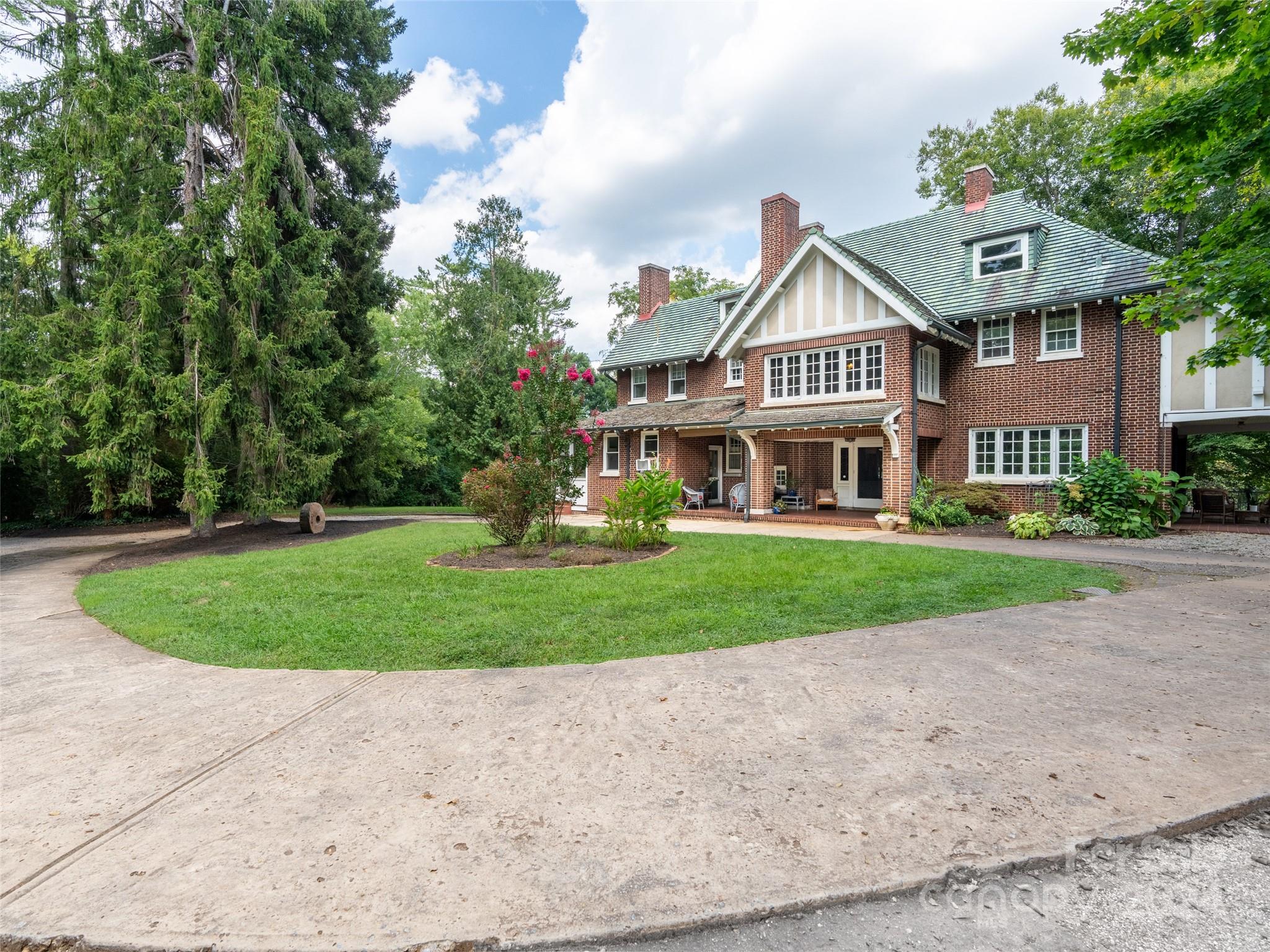 85 Saint Dunstans Road Asheville, NC 28803 - Photo 4 of 48 Gallery Image 4