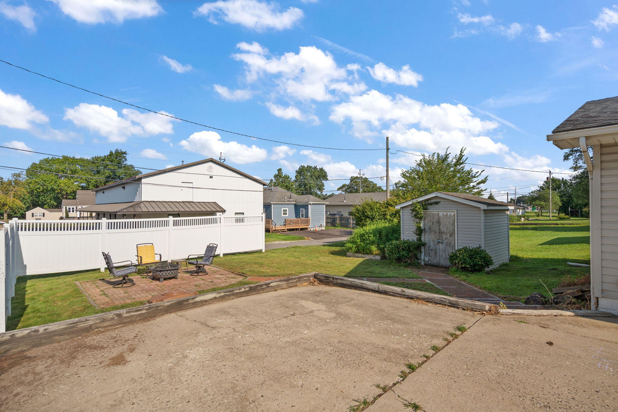 622 Azalea Street Southeast DeMotte, IN 46310 - Photo 32 of 41 2048x1365