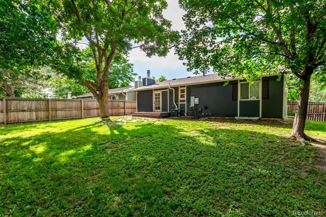 a view of a house with a backyard