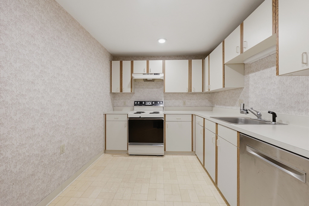 44 Elm Street, Unit 303 Worcester, MA 01609 - Photo 12 of 29