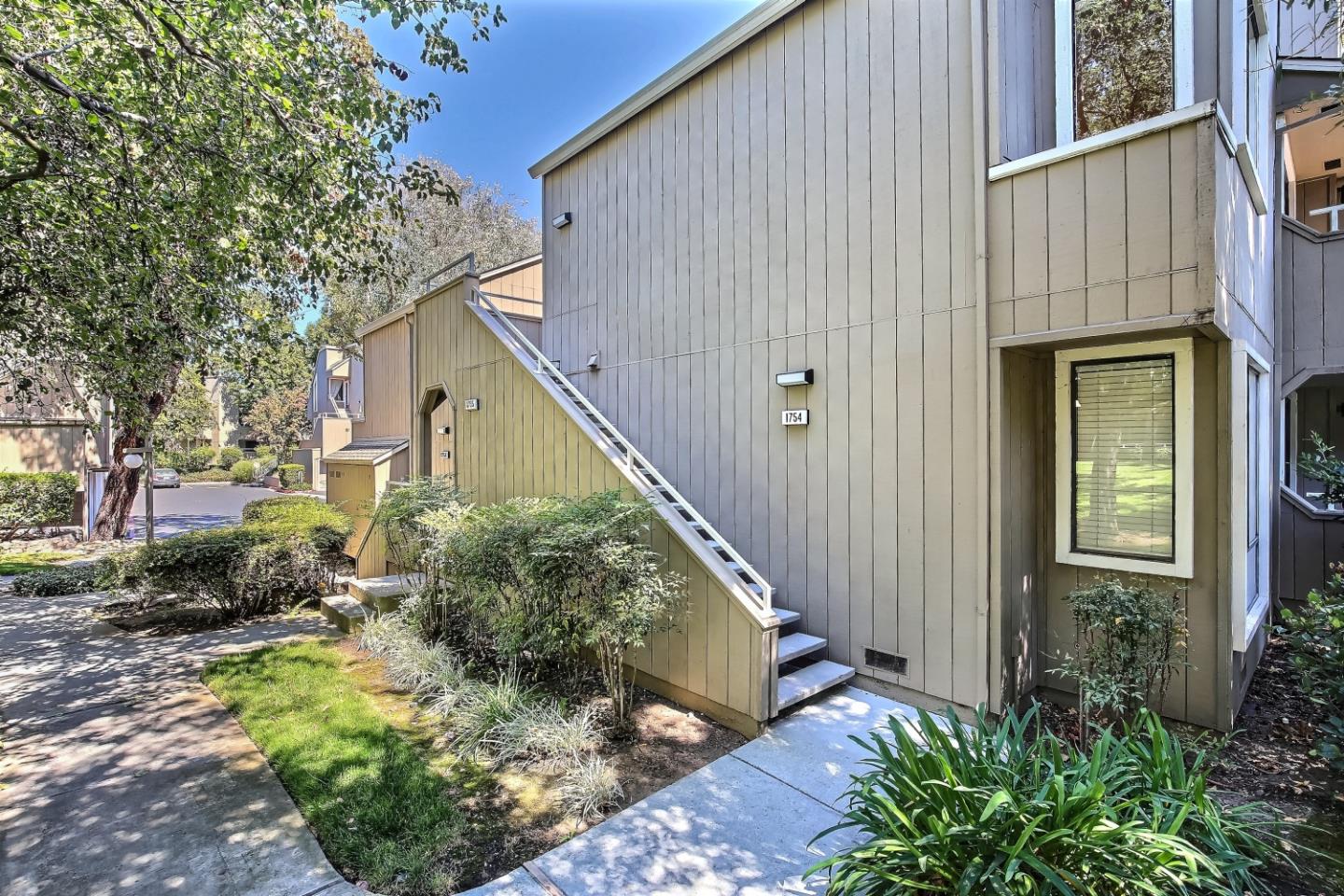 a view of a house with a backyard