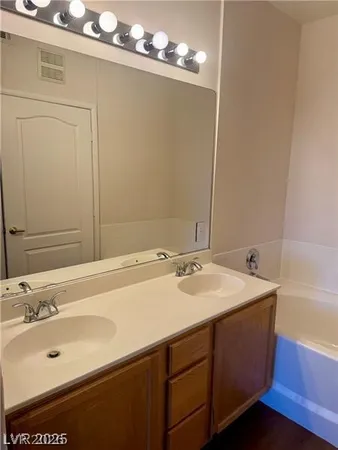 $1,925 | 9901 Trailwood Drive, Unit 2004, Las Vegas, NV 89134